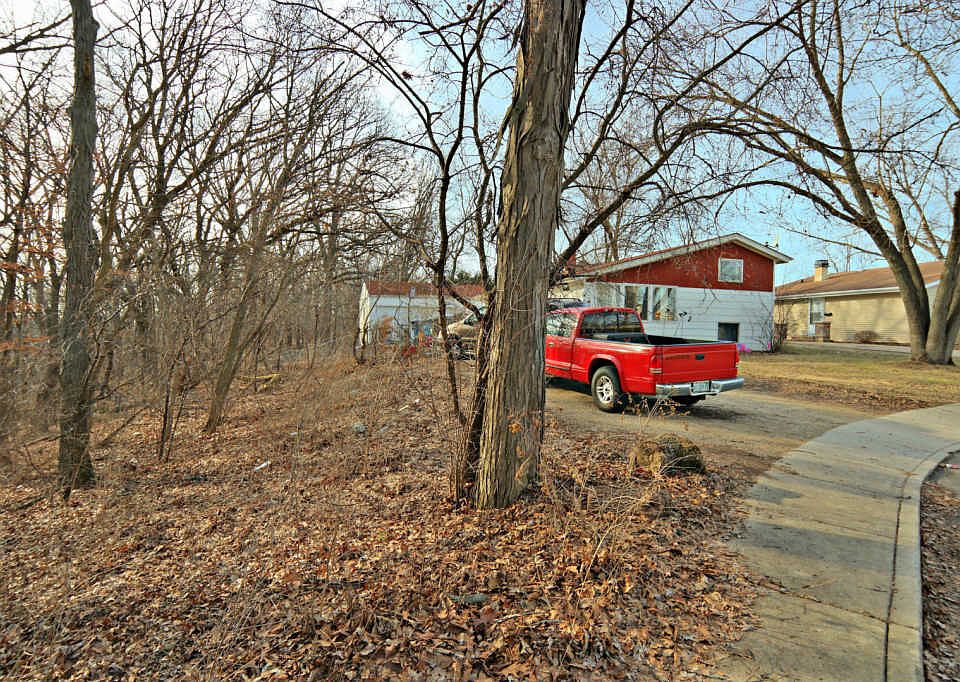 1st image of 1737 Queens Ct