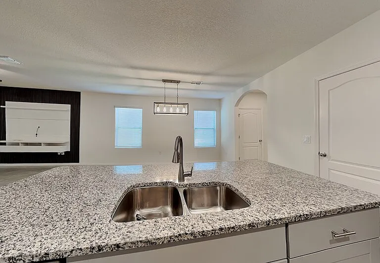 230 Meghan Cir — Photo 4