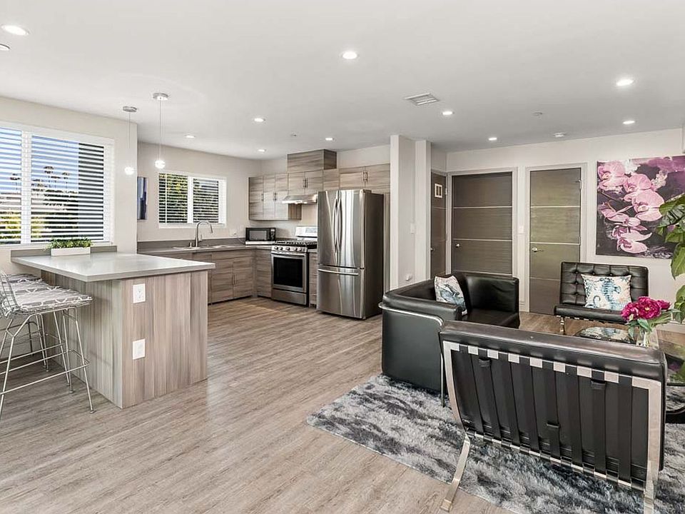 1st image of 1303 N Citrus Ave #1301