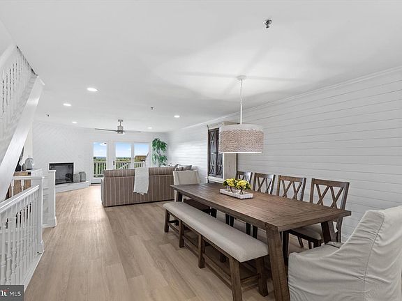 3rd image of 40105 Queens Quest Dr Unit 2
