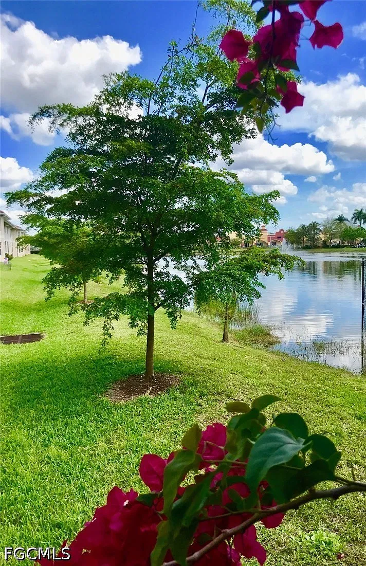 2 bed, 2.0 bath, 932 sqft, $1,290 — Photo 3
