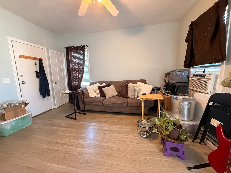 1307 Cranston St #1R — Photo 8