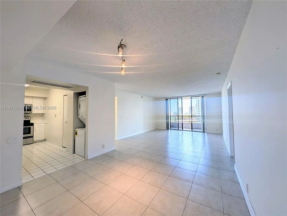 Building Photo - 3300 NE 191st St #1208
