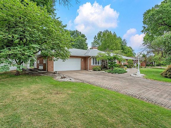 3rd image of 39 Oaklawn Dr