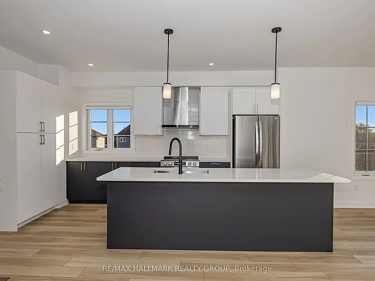 422 Rolling Meadow Cres — Photo 12