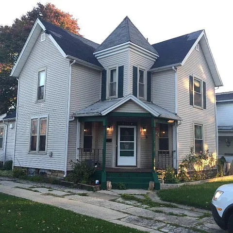 510 E Charles St photo 1