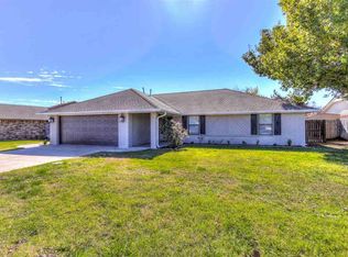 7210 NW Willow Creek Dr, Lawton, OK 73505