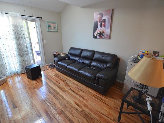 3rd image of 221 Buel Ave