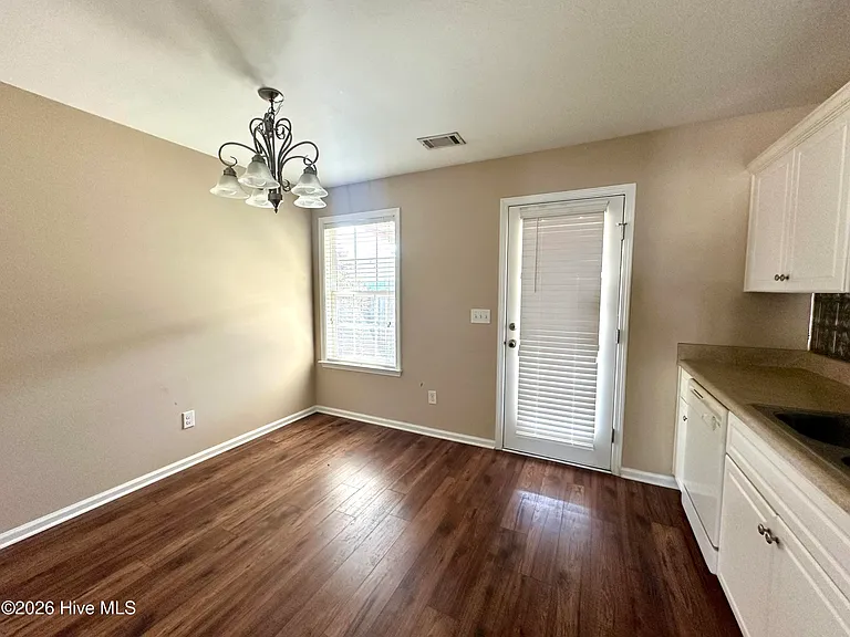 1730 Elizabeth St — Photo 10