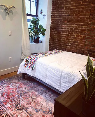 Rented by Gold-Stone Realty | media 2