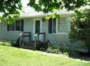 8 Leo St, Patchogue, NY 11772