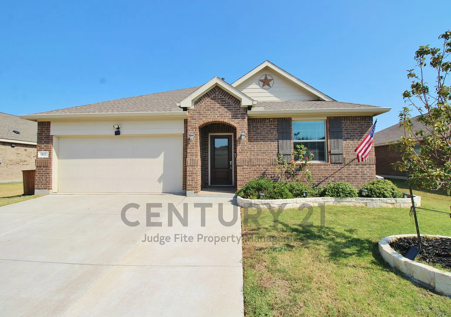Beautiful 4/2/2 Built in 2020 For Rent! — Photo 1