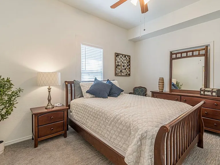 506 E Ashby Pl — Photo 2