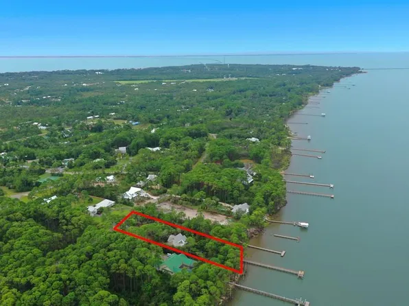 303 Magnolia Bay Dr, Eastpoint, FL 32328