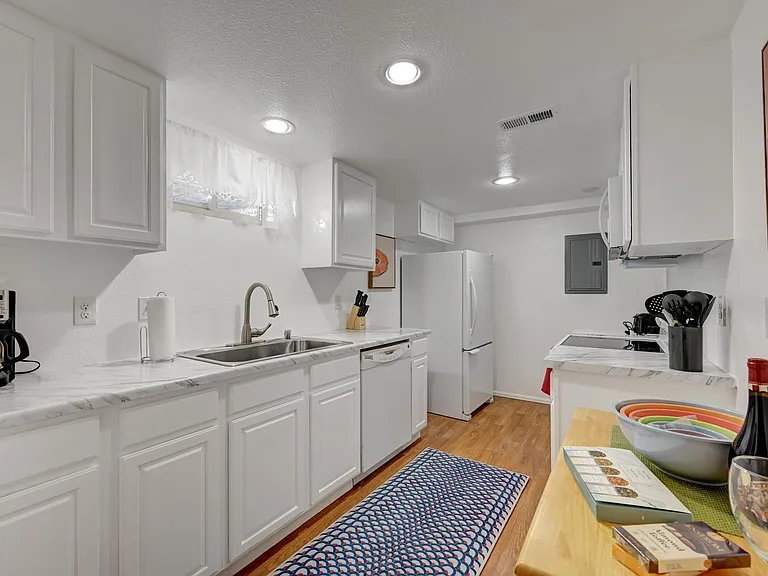 471 S Marshall St #B — Photo 11