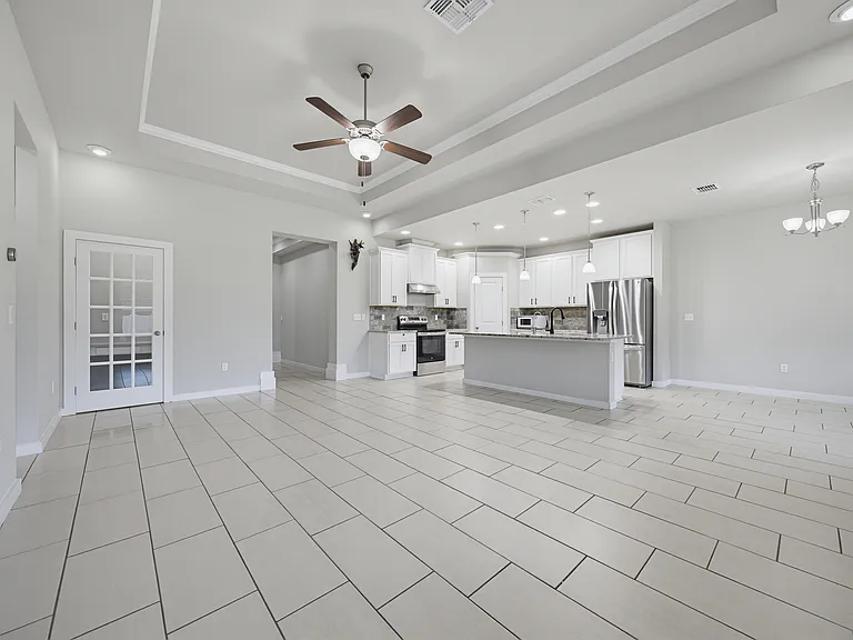 1012 Pasadena St — Photo 3