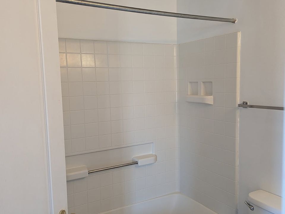 1st image of 652 Windbrook Cir