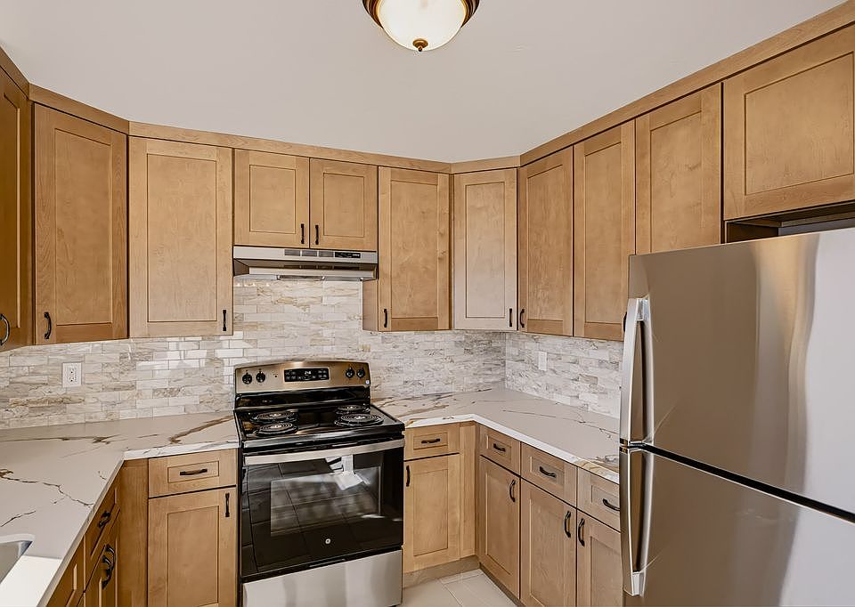 1st image of 414 Larkin St #6