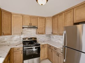 414 Larkin St, Monterey, CA
