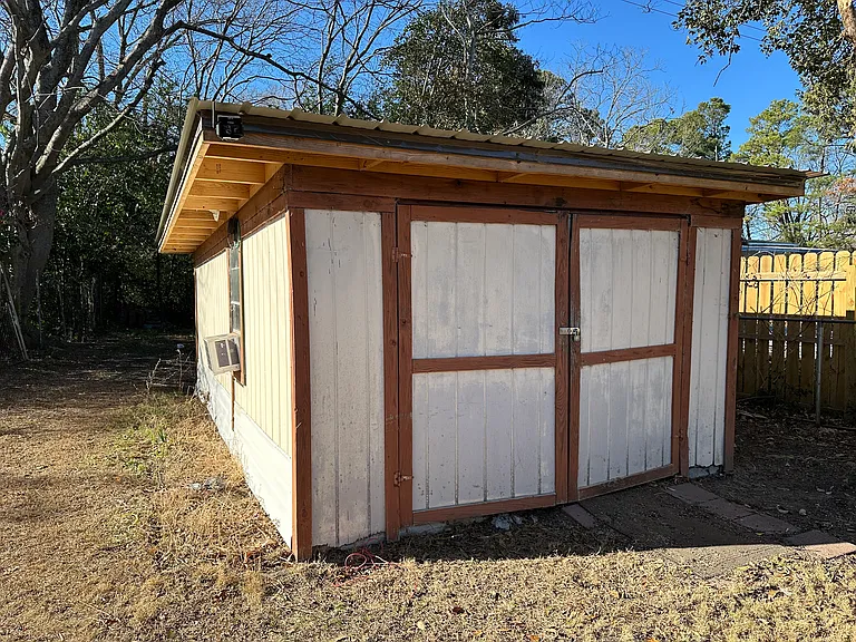 105 Sanford Rd — Photo 10