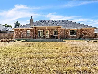 4 bed, 2341 sqft, $2,600 — Photo 2
