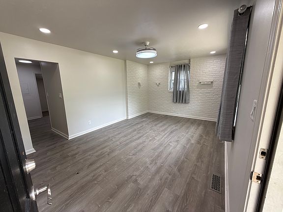 5th image of 10834 N Park Ave