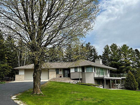 2nd image of 4746 Bluff Dr