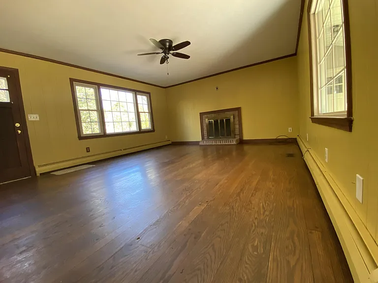 106 Woodside St — Photo 9