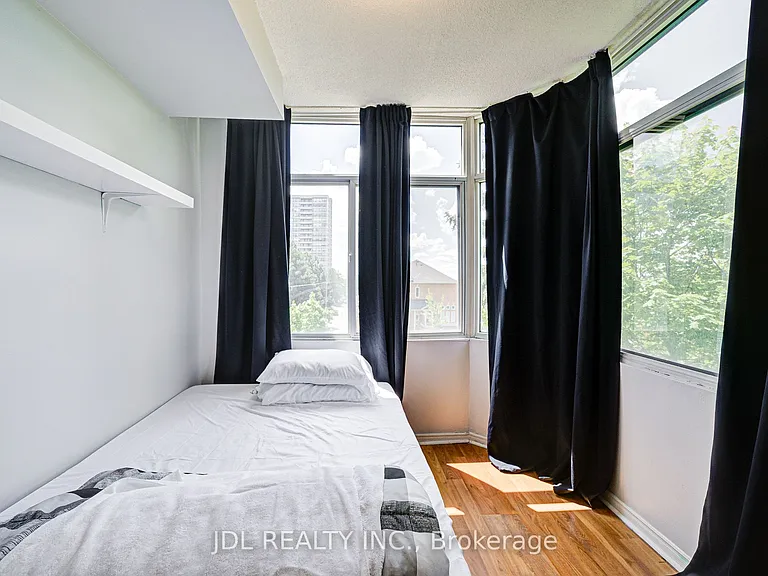 88 Alton Towers Cir #410 — Photo 33