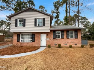 506 Shoreline Dr, Fayetteville, NC 28311