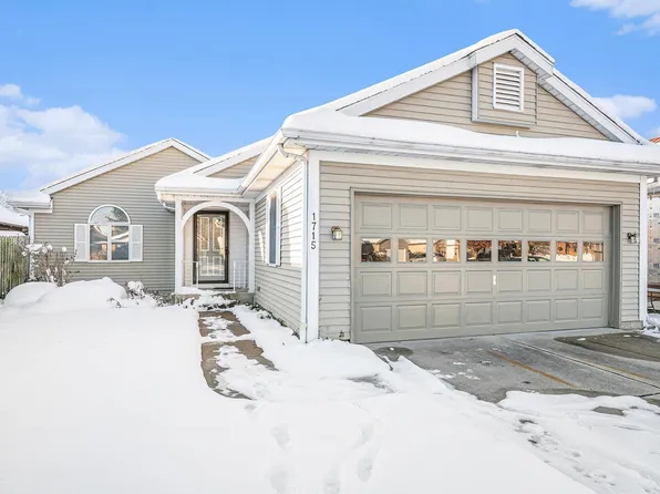1715 Woodland Dr, Elkhart, IN 46514