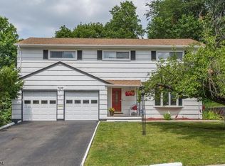 46 Robin Hood Rd, Clifton, NJ 07013