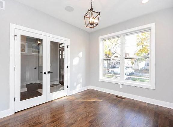 4th image of 3305 35th Ave S