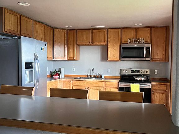 4th image of 103 E Riverside Dr