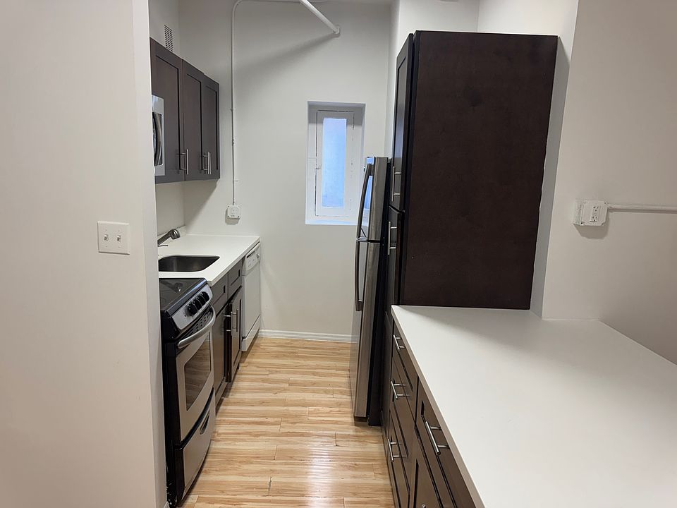 1st image of 927 Broadway APT 4