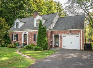 6 Terry Plains Rd, Bloomfield, CT 06002