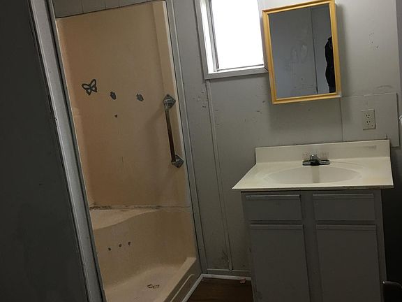 2nd image of 204 1/2 E 5th Ave