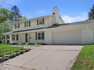 N77W7007 Oak St, Cedarburg, WI 53012