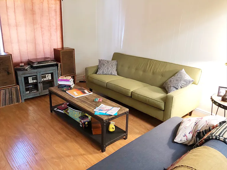 Lilac Pl — Photo 2