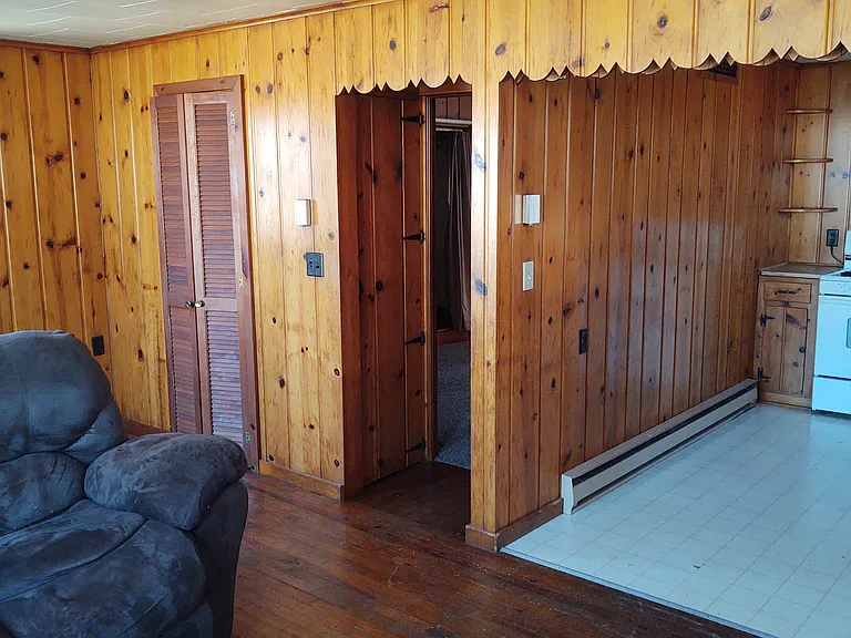 295 E Maple St — Photo 7