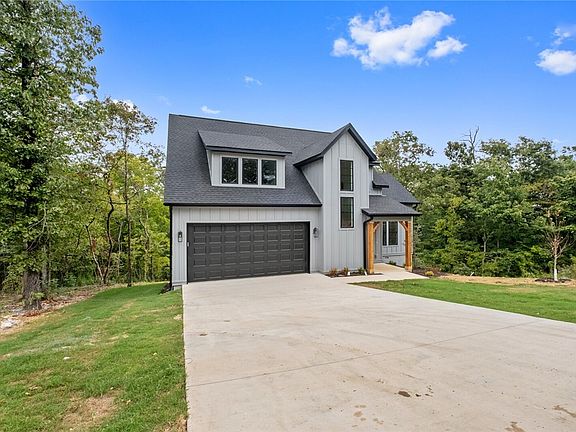 3rd image of 244 Kinross Dr