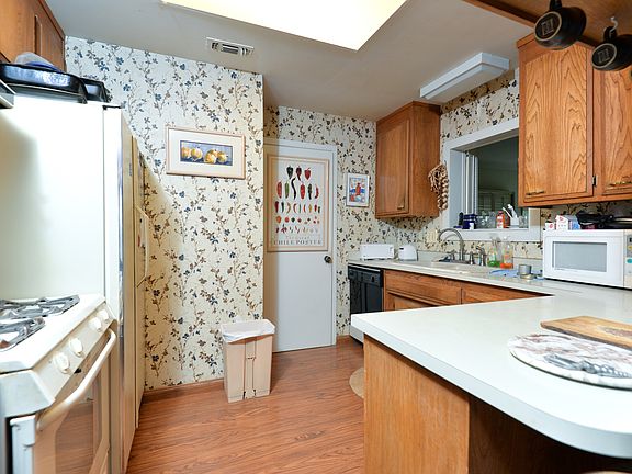 5th image of 2449 Starmount Way