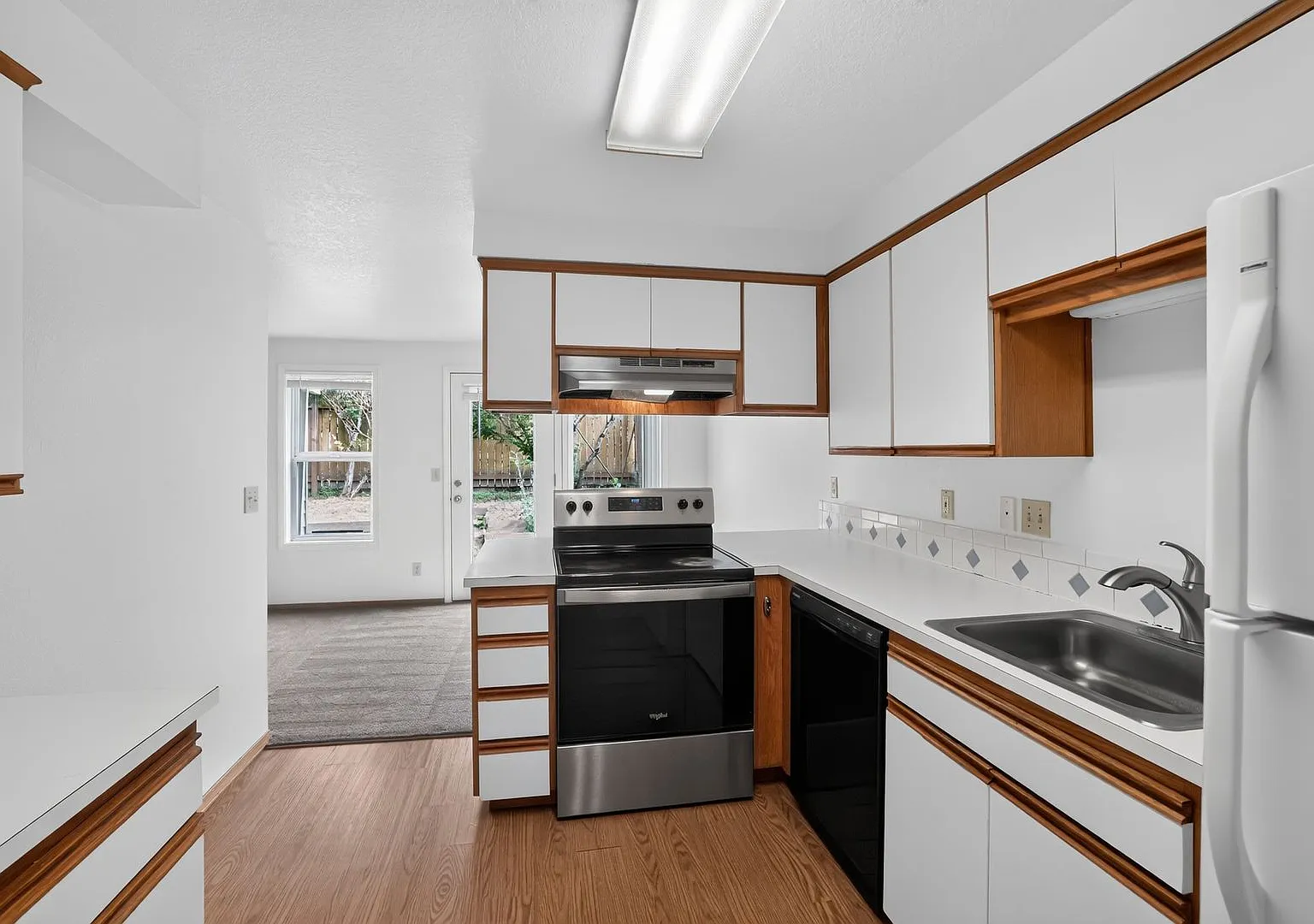 3 bed, 1.5 bath, 1200 sqft, $2,095 — Photo 4