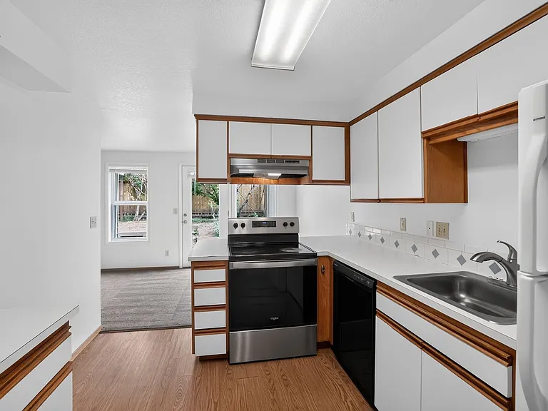 20463 SW Midline St — Photo 4
