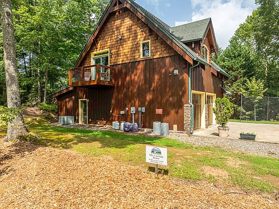 5th image of 83 Riverview Cir