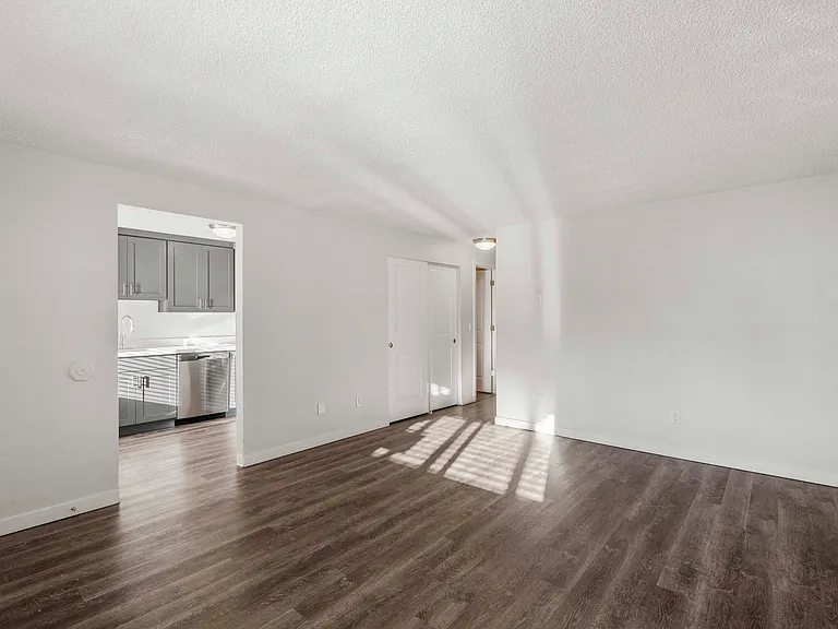 Canyon Ridge Apartments — Photo 4