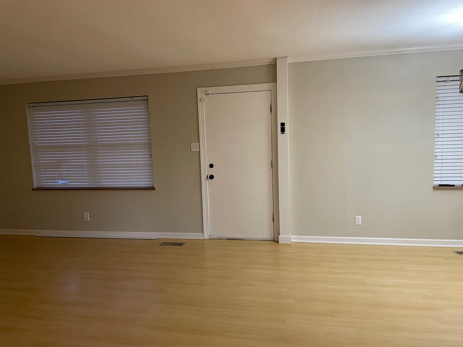 3 bed, 1296 sqft, $2,000 — Photo 4