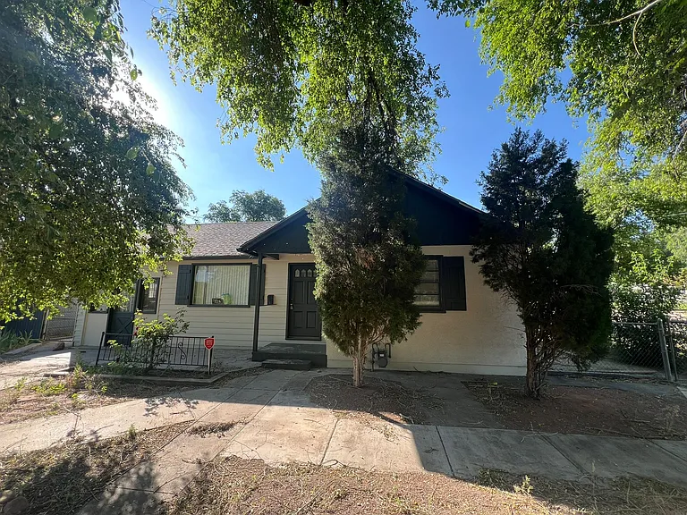228 Arthur St — Photo 1