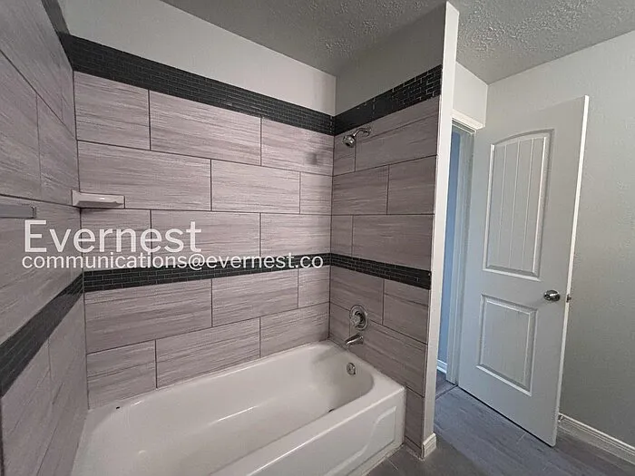 7842 Royan Dr — Photo 23