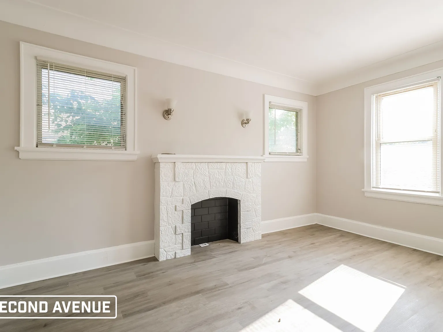 5 bed, 2.0 bath, 1700 sqft, $2,152 — Photo 2